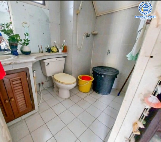 *****บ้านแฝดมือสอง นนทบุรี ม.เพชรลดา ท่าอิฐ พื้นที่กว้างกว่า 43 ตร.ว. เดินเข้า-ออกสะดวก มาพร้อมฟังก์ชัน 3 ห้องนอน 3 ห้องน้ำ 1 ที่จอดรถ เข้าออกได้หลากหลายเส้นทาง เพียง 500 เมตรถึงถนนราชพฤกษ์ ใกล้รถไฟฟ้าสายสีม่วง "สถานีบางรักน้อยท่าอิฐ" และจุดขึ้นทางด่วน "งามวงศ์วาน" จองเลย!